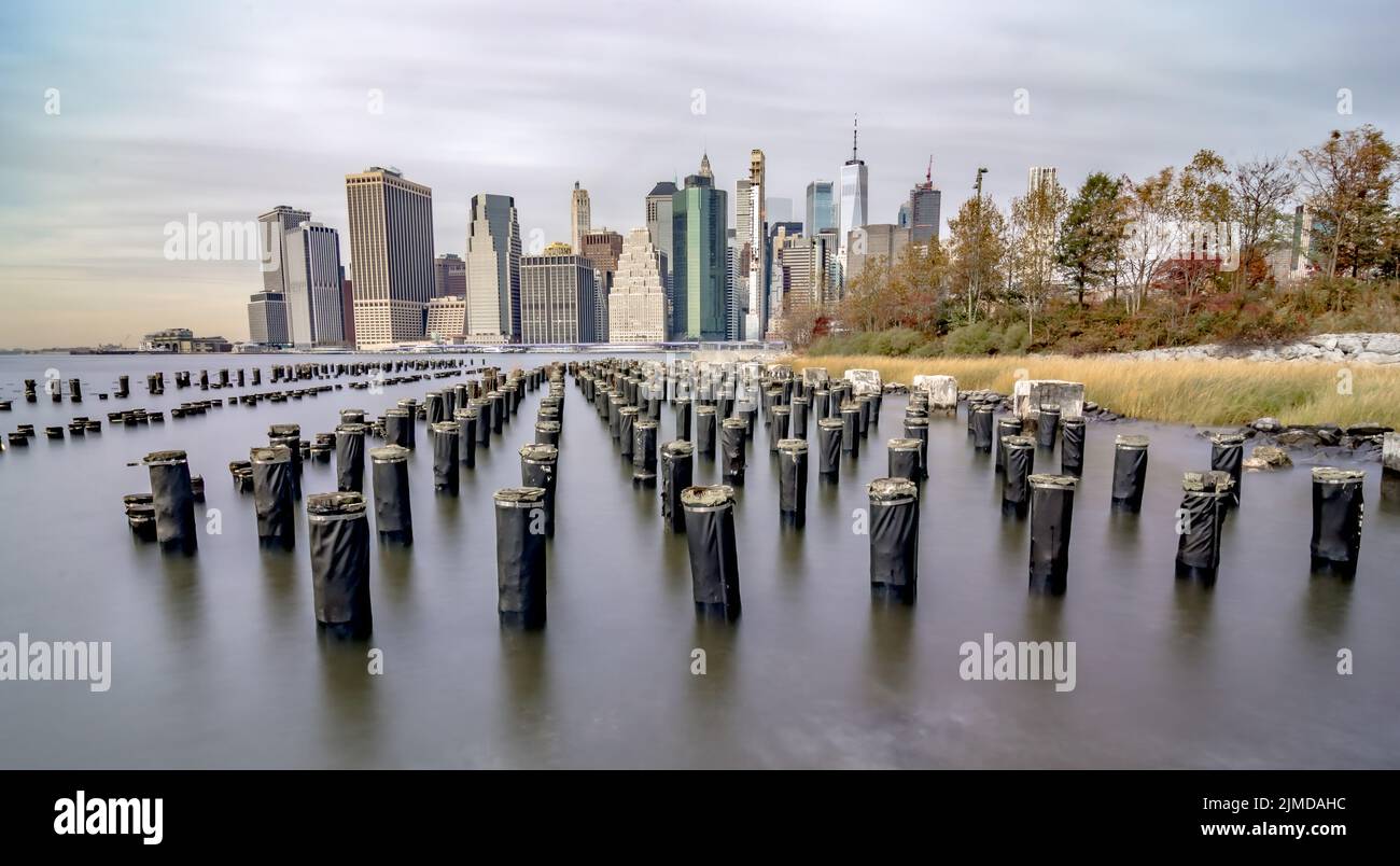Skyline von New york an einem bewölkten Tag Stockfoto