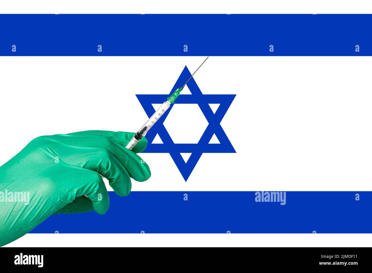 Corona-Impfung vor einer israelischen Flagge Stockfoto