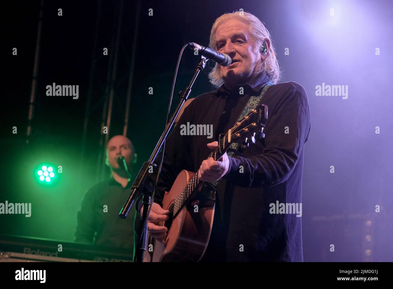 Wickham, Großbritannien. 05. August 2022. Davy Carton, Singer-Songwriter, Rhythmusgitarrist, Leadsänger und Mitbegründer der irischen Rockband The Saw Doctors, spielte live auf der Bühne des Wickham Festivals, Hampshire. (Foto von Dawn Fletcher-Park/SOPA Images/Sipa USA) Quelle: SIPA USA/Alamy Live News Stockfoto