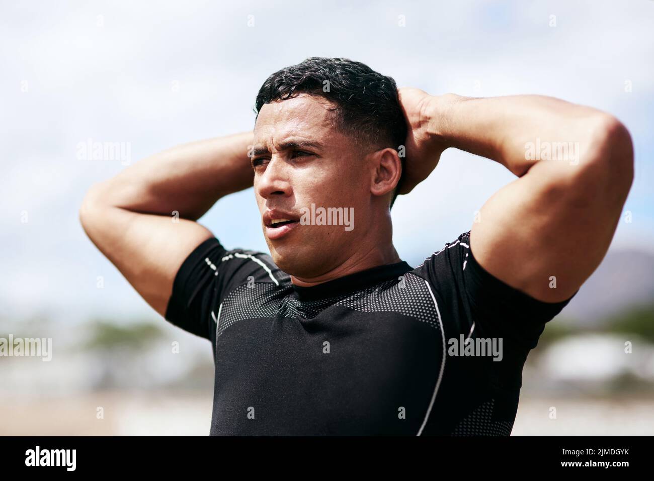 Ein Spiel, das er nicht vergessen würde. Ein junger Mann, der Rugby spielt. Stockfoto