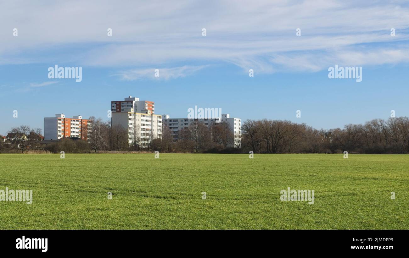 Garbsen - Wohnblocks am Stadtrand, Deutschland Stockfoto