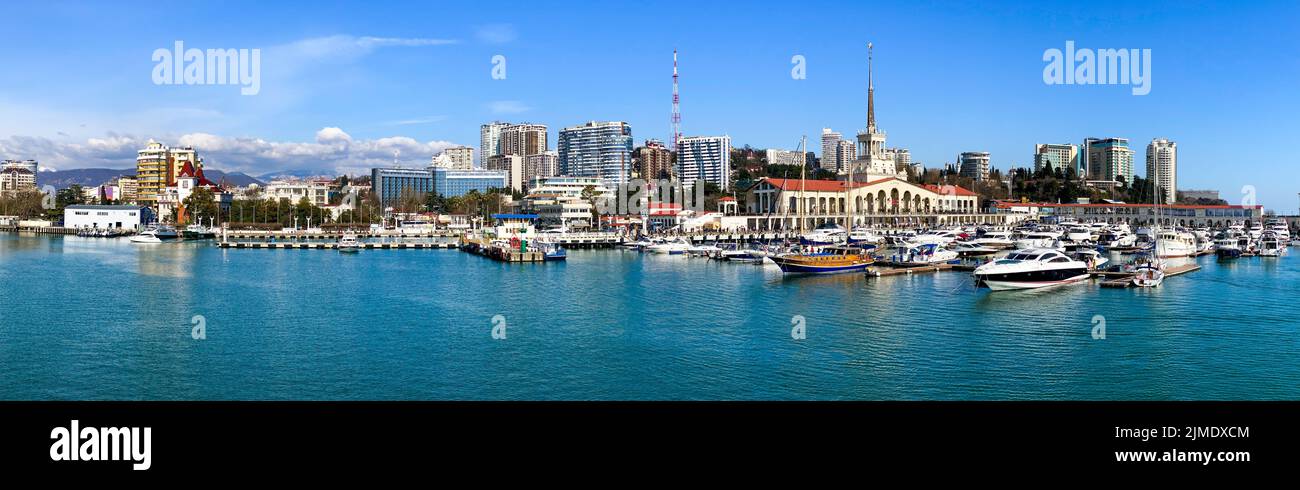 Panoramablick auf den Seehafen von Sotschi. Stockfoto