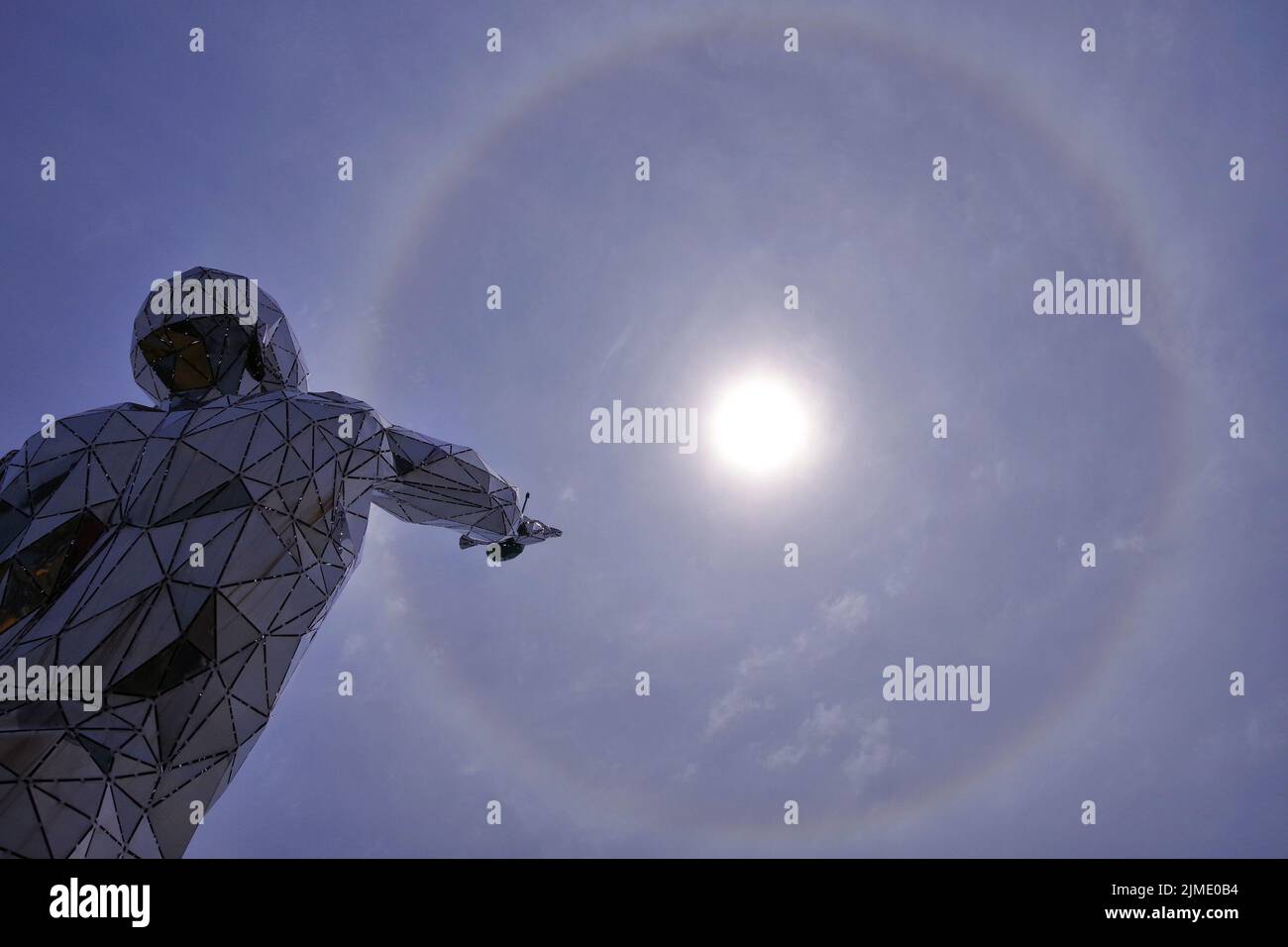 Perfektes Solar-Halo-Phänomen Stockfoto