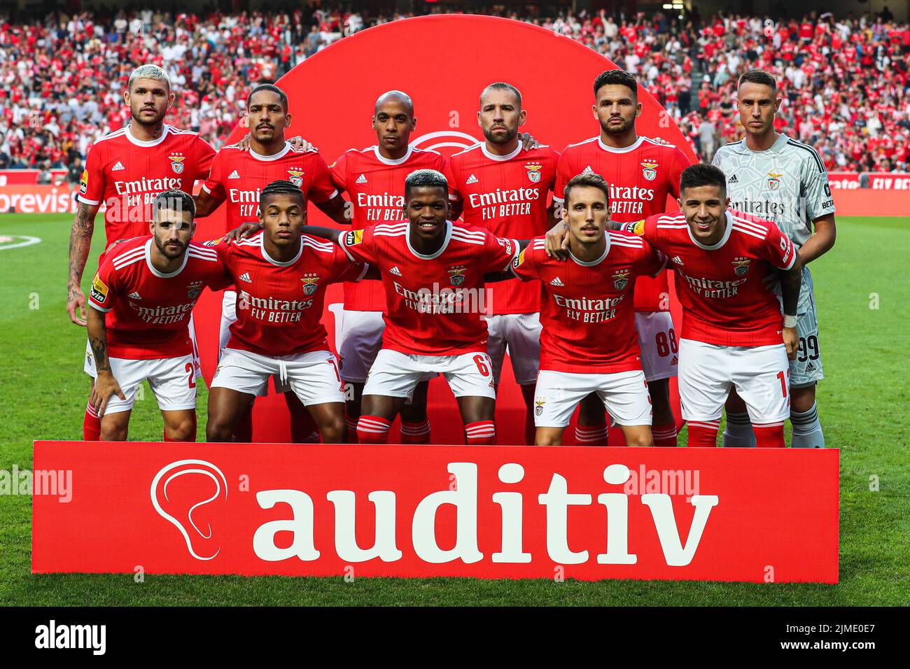 Lissabon, Portugal. 05. August 2022. Die Mannschaft von SL Benfica beim Fußballspiel der Portugiesischen Liga zwischen SL Benfica und dem FC Arouca im Luz-Stadion in Lissabon, Portugal. (Endergebnis: SL Benfica 4 vs. 0 FC Arouca) Credit: SOPA Images Limited/Alamy Live News Stockfoto