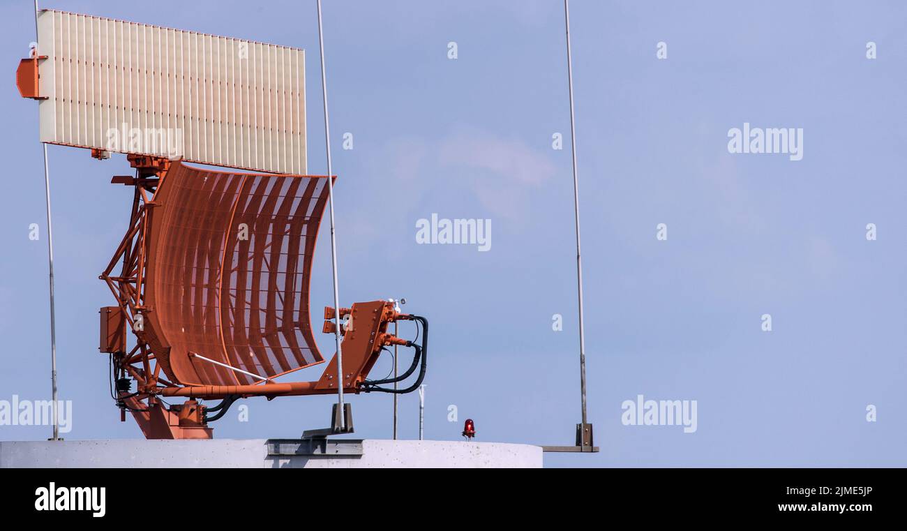 Ein modernes Radarstation Array Panorama Stockfoto