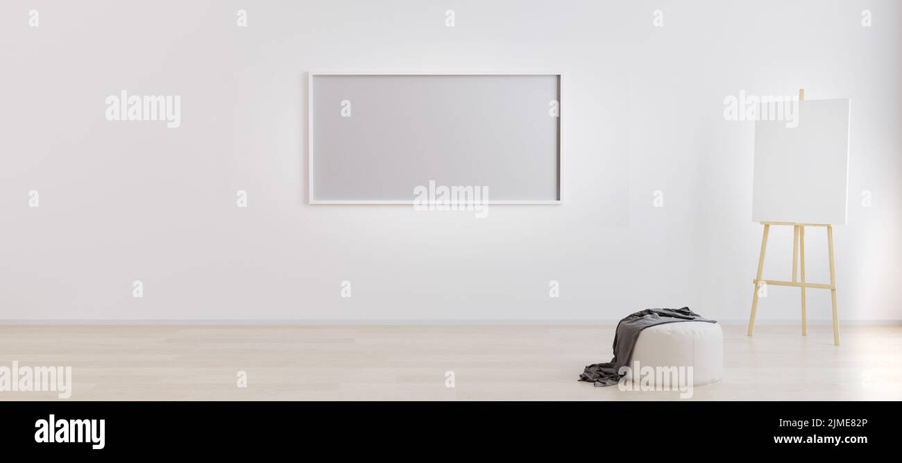 Staffelei mit Leinwand in hellweißem Raum mit leerem horizontalen Rahmen für Mockup. Arbeitsbereich Interpret . Leeres helles Zimmer mit leerem f Stockfoto