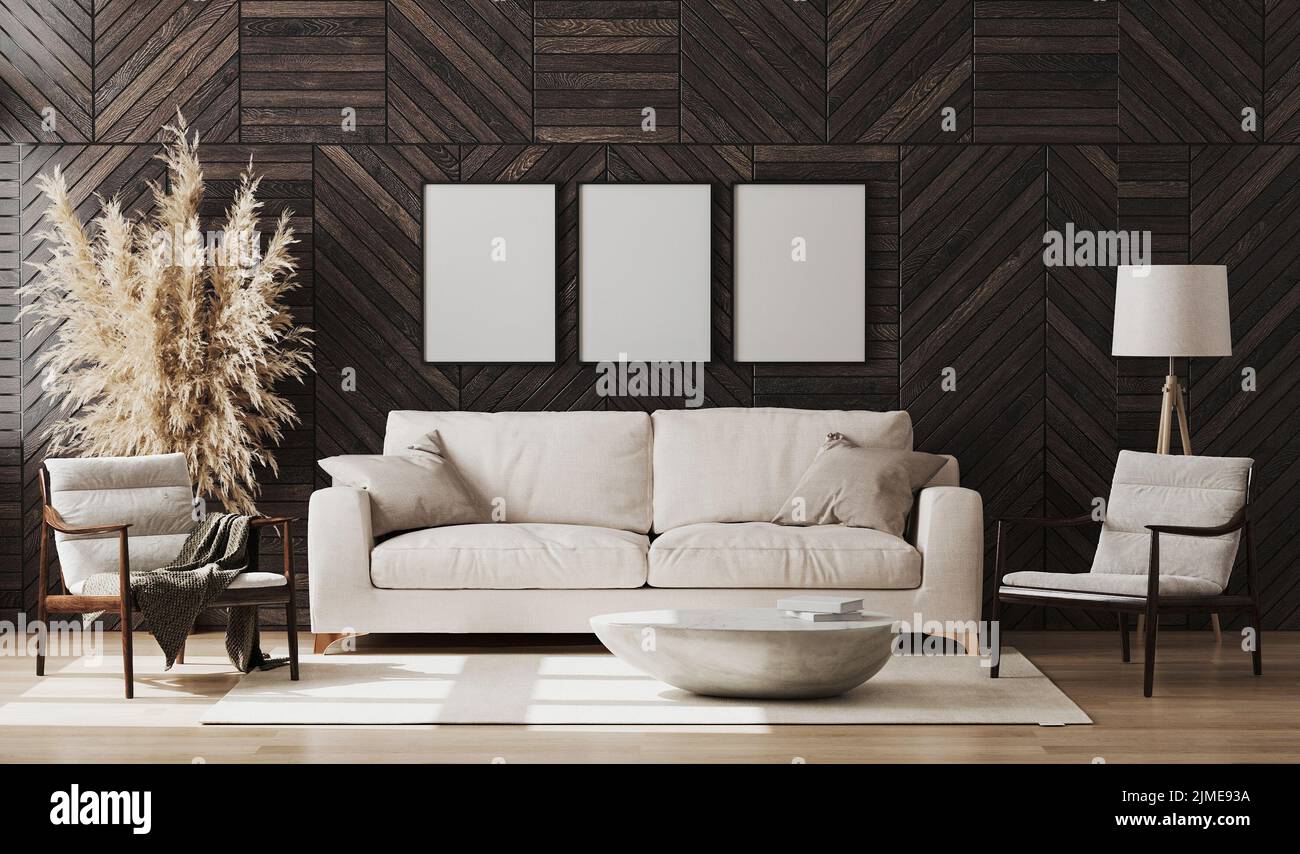 Leere Posterrahmen im modernen Wohnzimmer mit Holzwandpaneel, Holzstühlen und beigefarbenem Sofa, Dekoration, Liv Stockfoto