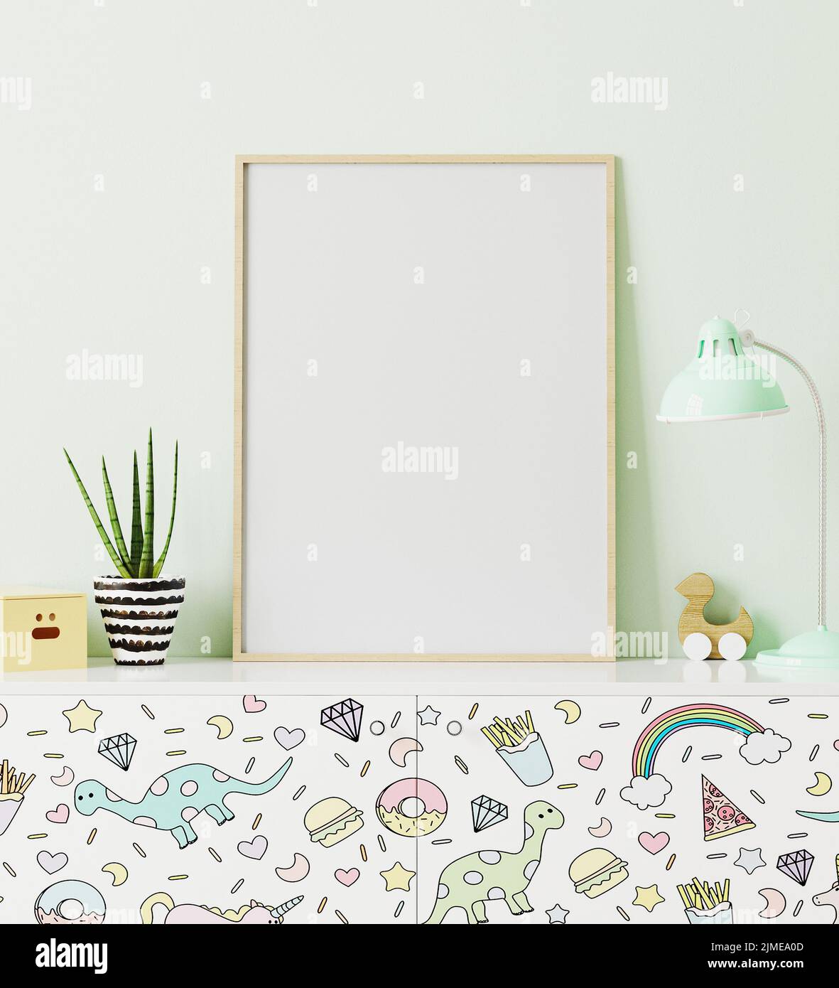 Posterrahmen-Mockup im Kinderzimmer, Kommode mit witzigem Kinderdruck, mit hellgrüner Wand auf dem Hintergrund, Stockfoto