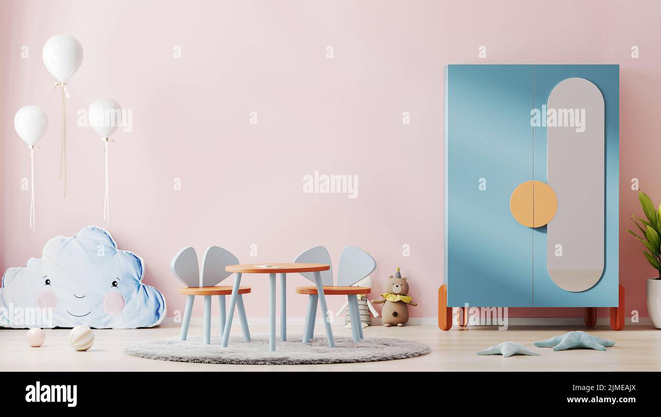 Schöne Kinderzimmer Inneneinrichtung mit rosa Wand, bunte Möbel und weiche Spielzeug, Kinder Spielzimmer Innenhintergrund, nu Stockfoto