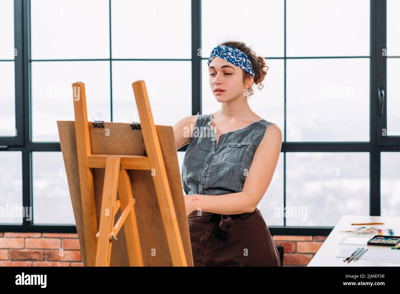 Kunstschule inspiriert Maler Staffelkunst Stockfoto
