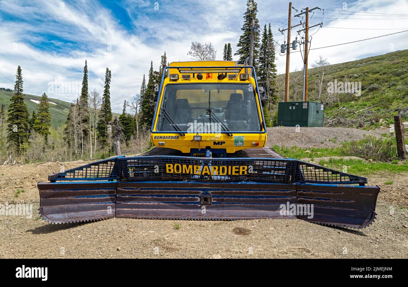 Die Vorderseite eines bombardier Plus MP Snowcat, der im Pomerelle Mountain Resort in Idaho, USA, geparkt ist Stockfoto