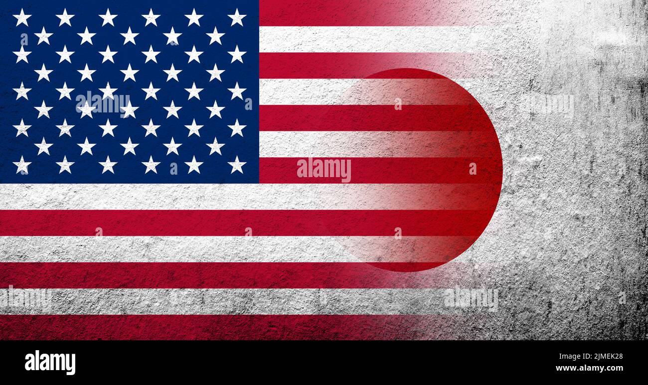 Vereinigte Staaten von Amerika (USA) Nationalflagge mit Nationalflagge von Japan. Grungen Hintergrund Stockfoto