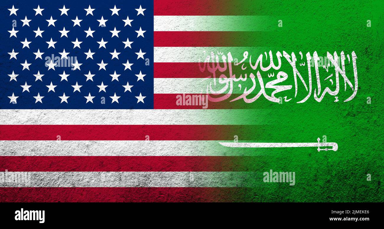 Vereinigte Staaten von Amerika (USA) Nationalflagge mit Saudi-Arabien Nationalflagge. Grungen Hintergrund Stockfoto