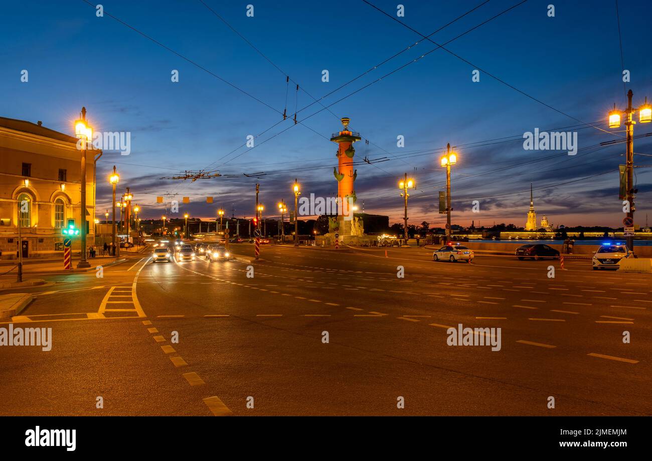 Rostrale Säule in der Nacht Sankt Petersburg Stockfoto