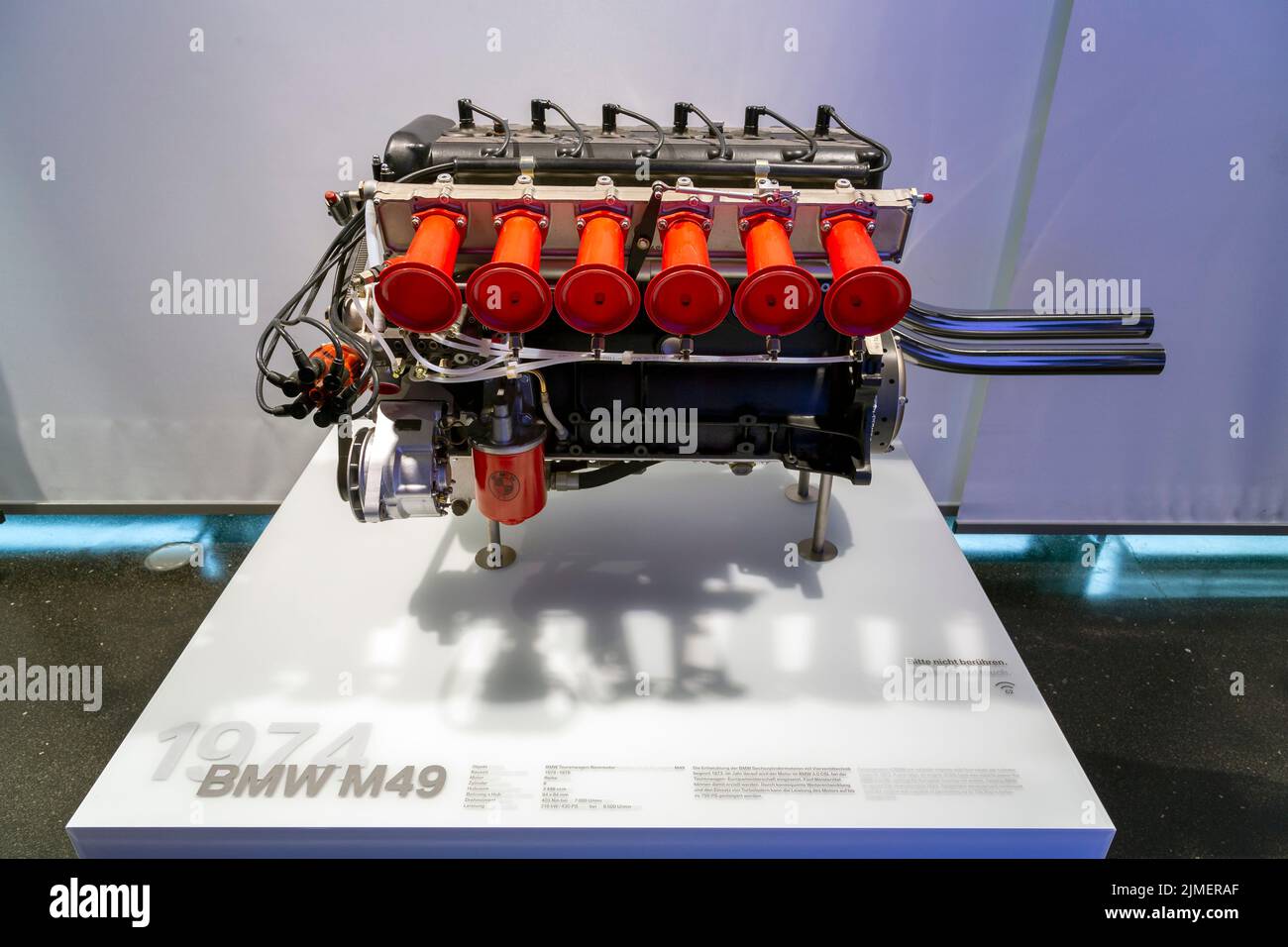1974 BMW M49 Rennmotor. Dies war ein Sechszylindermotor mit vier Ventilen pro Zylinder, der für europäische Tourenwagen-Events verwendet wurde Stockfoto