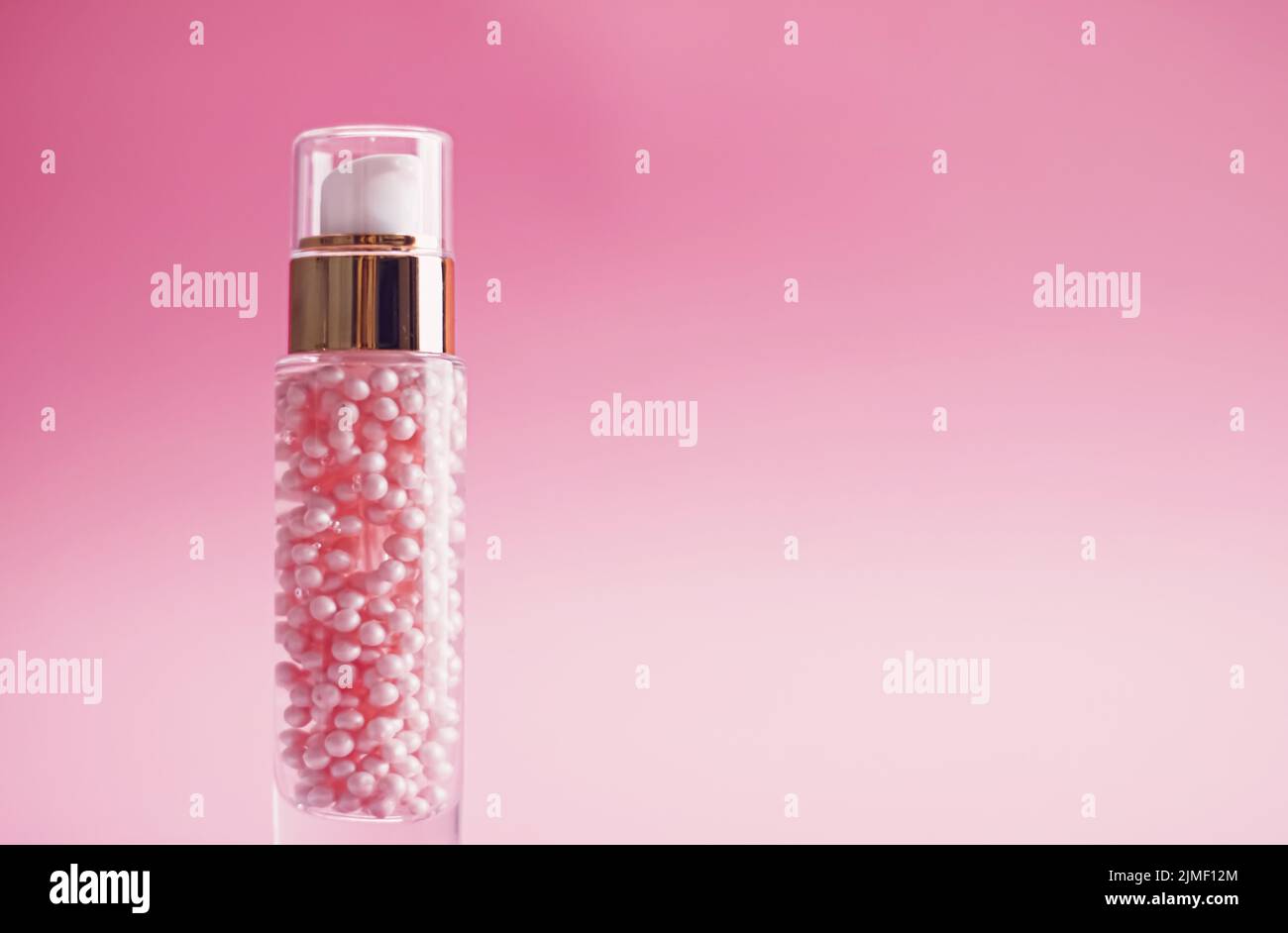 Hautpflegeprodukt auf rosa Hintergrund, Schönheit und Kosmetik Stockfoto