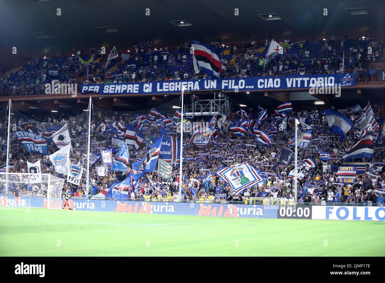 Genua, Italien. 5. August 2022. Unterstützer von uns Sampdoria sind beim Coppa Italia Spiel zwischen uns Sampdoria und Reggina 1914 am 5. August 2022 im Stadio Luigi Ferraris in Genua, Italien zu sehen. Quelle: Marco Canoniero/Alamy Live News Stockfoto