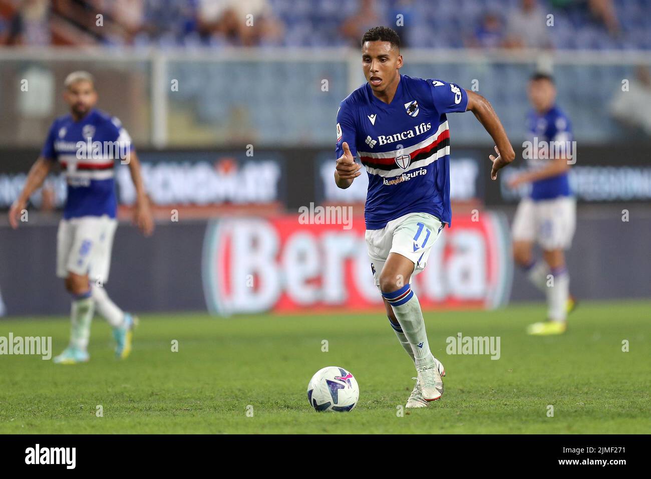 Genua, Italien. 5. August 2022. Abdelhamid sabiri von uns Sampdoria kontrolliert den Ball während des Coppa Italia-Spiels zwischen uns Sampdoria und Reggina 1914 im Stadio Luigi Ferraris am 5. August 2022 in Genua, Italien. Quelle: Marco Canoniero/Alamy Live News Stockfoto
