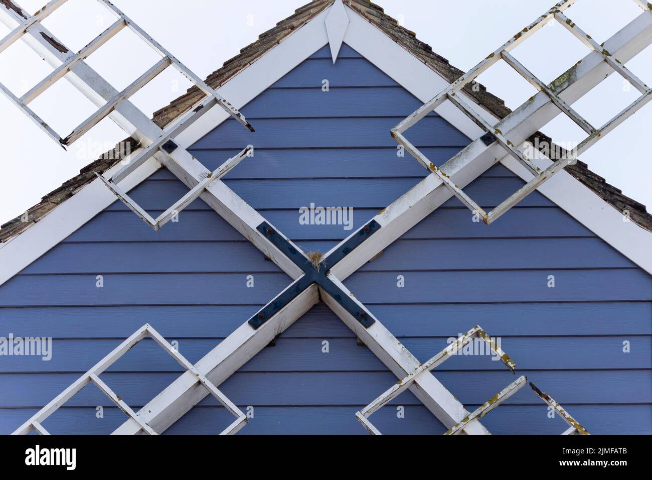 Nahaufnahme der Windmühlensegel auf einem Gebäude in Littlehampton, West Sussex, Großbritannien Stockfoto