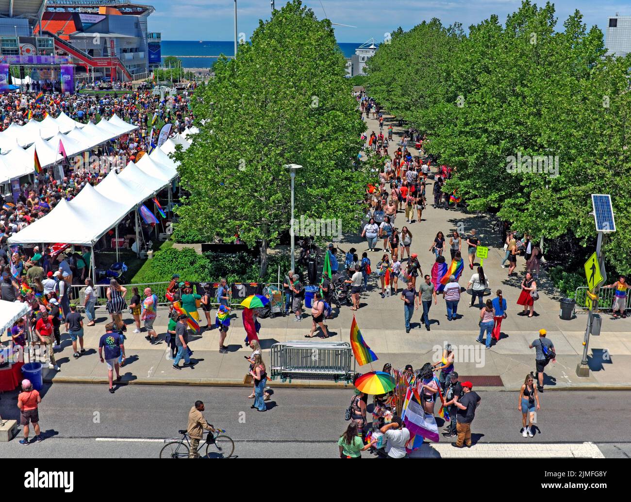 Der Stolz auf die CLE-Veranstaltung am 4. Juni 2022 lockte schätzungsweise 30.000 Menschen für die jährliche Outdoor-Veranstaltung in der Innenstadt von Cleveland, Ohio, USA. Stockfoto