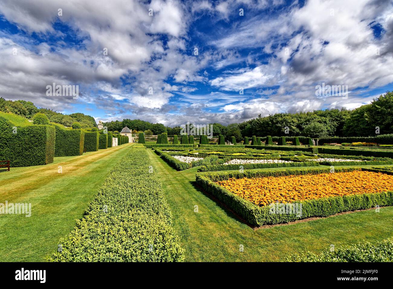 PITMEDDEN GARTEN ABERDEENSHIRE SCHOTTLAND IM SOMMER BOX HECKEN UND PARTERRES MIT BUNTEN BLUMEN Stockfoto