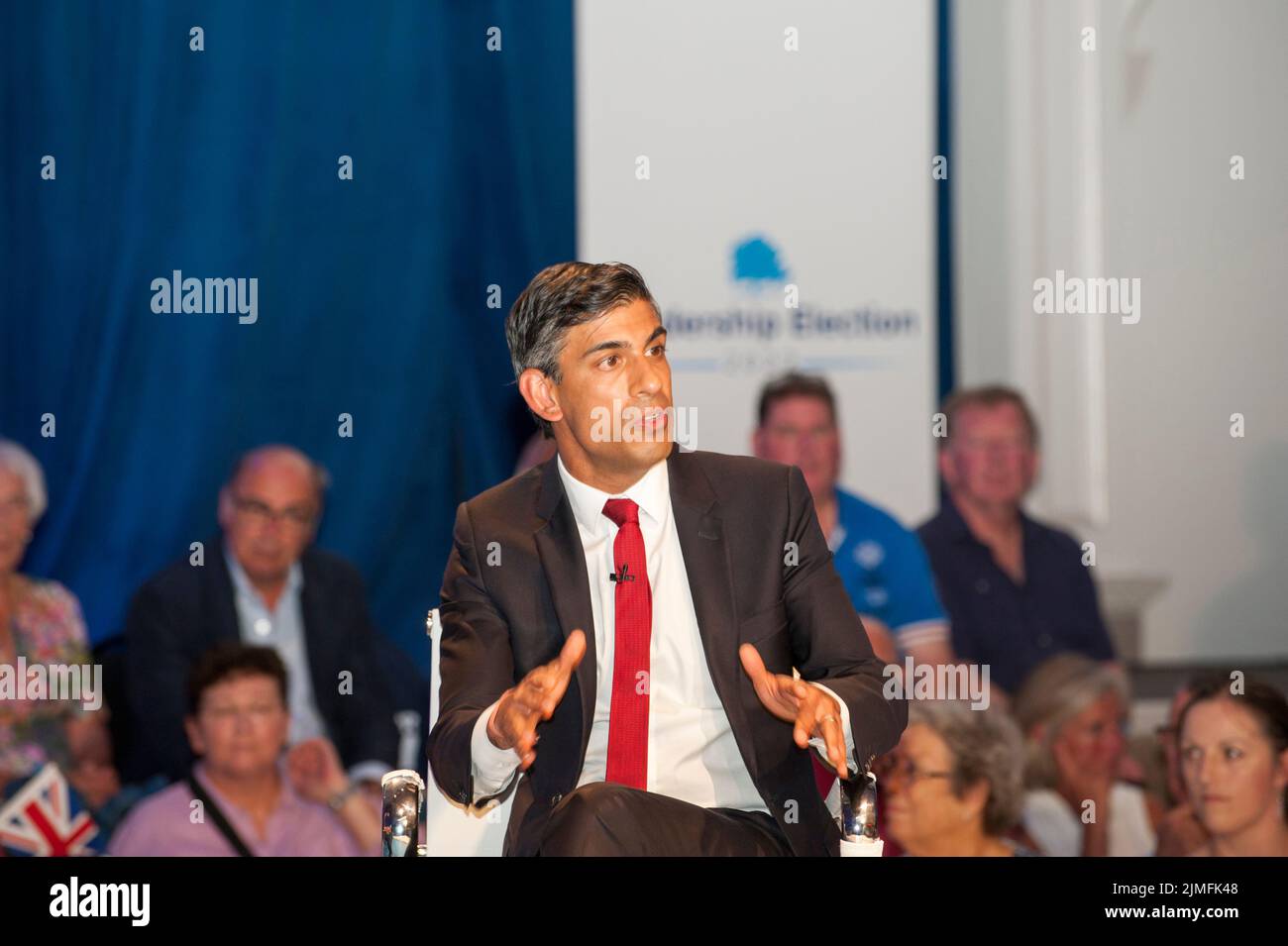 Rishi Sunak, ehemaliger konservativer Kanzler, Abgeordneter für Richmond (Yorks) in Eastbourne, um Fragen von konservativen Parteimitgliedern zu stellen. Teil von länderübergreifenden Aktionen, die sich dafür einsetzen, Boris Johnson als Parteivorsitzender und Premierminister zu ersetzen. Stockfoto