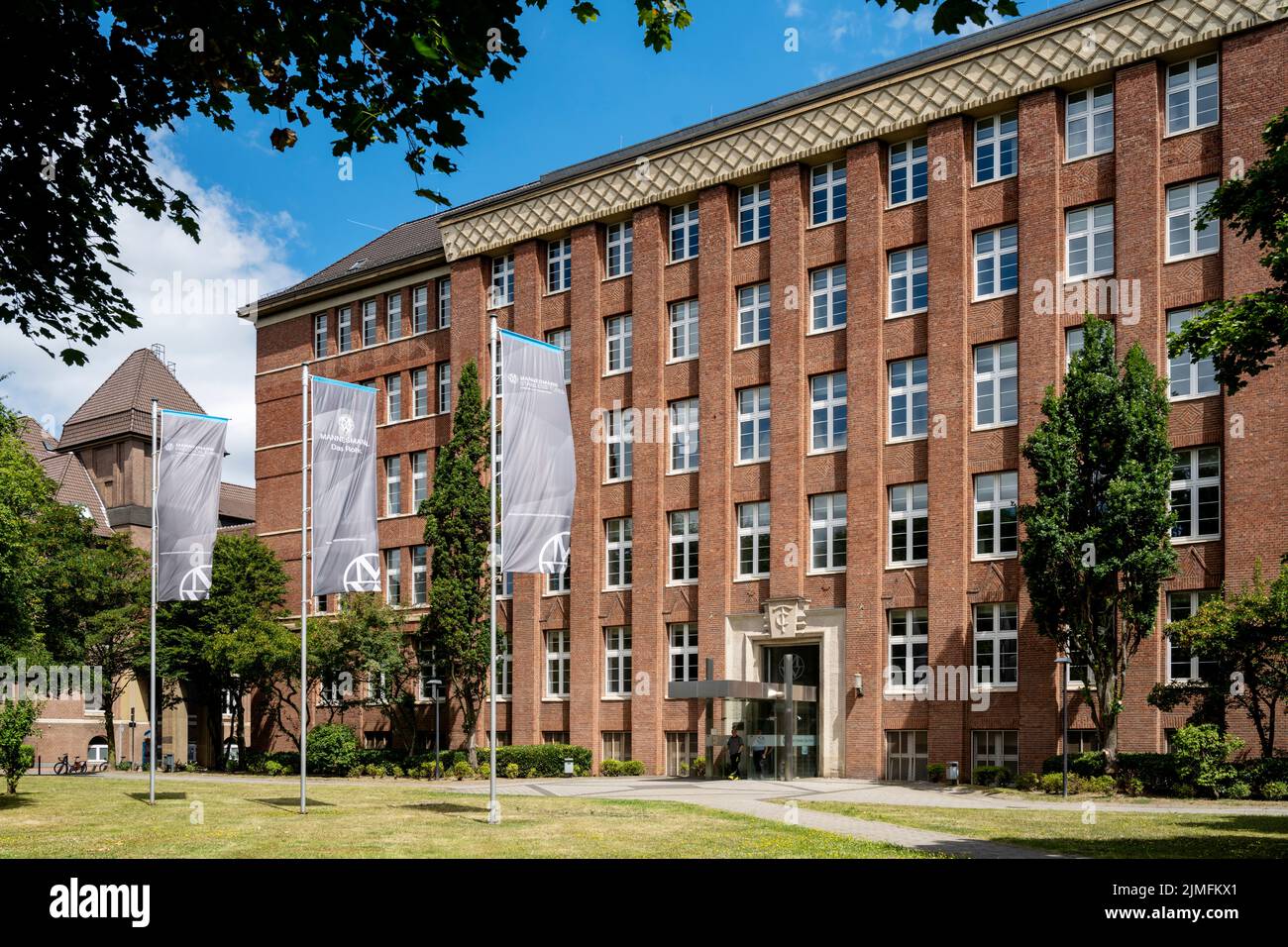 Deutschland, Nordrhein-Westfalen, Mühlheim an der Ruhr, Engelbertusstrasse, Stockfoto