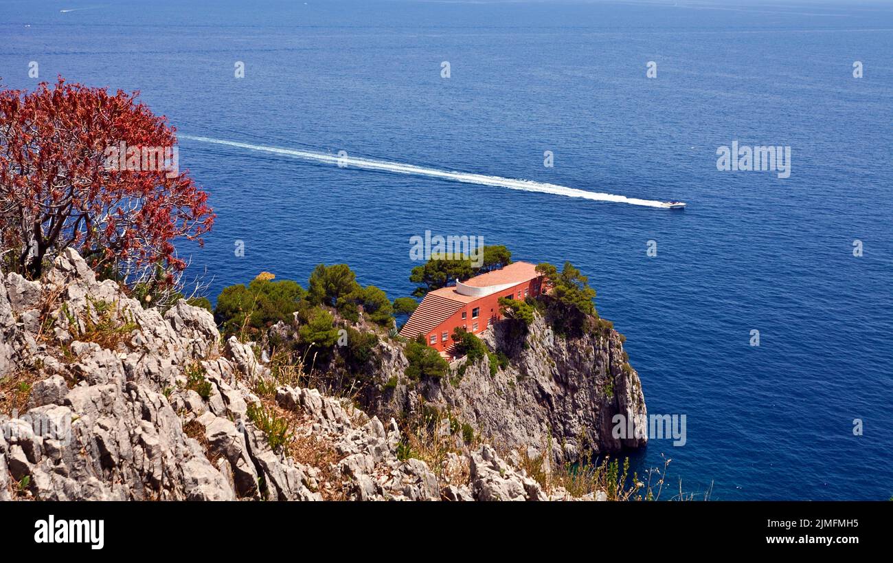 Blick auf die Villa Malaparte (Casa Come Me), Architekt Adalberto Libera entwarf diese Villa für den Schriftsteller Curzio Malaparte, Insel Capri, Italien Stockfoto