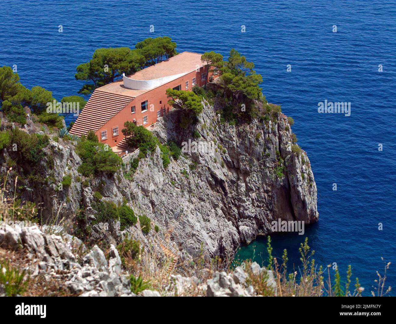 Blick auf die Villa Malaparte (Casa Come Me), Architekt Adalberto Libera entwarf diese Villa für den Schriftsteller Curzio Malaparte, Insel Capri, Italien Stockfoto