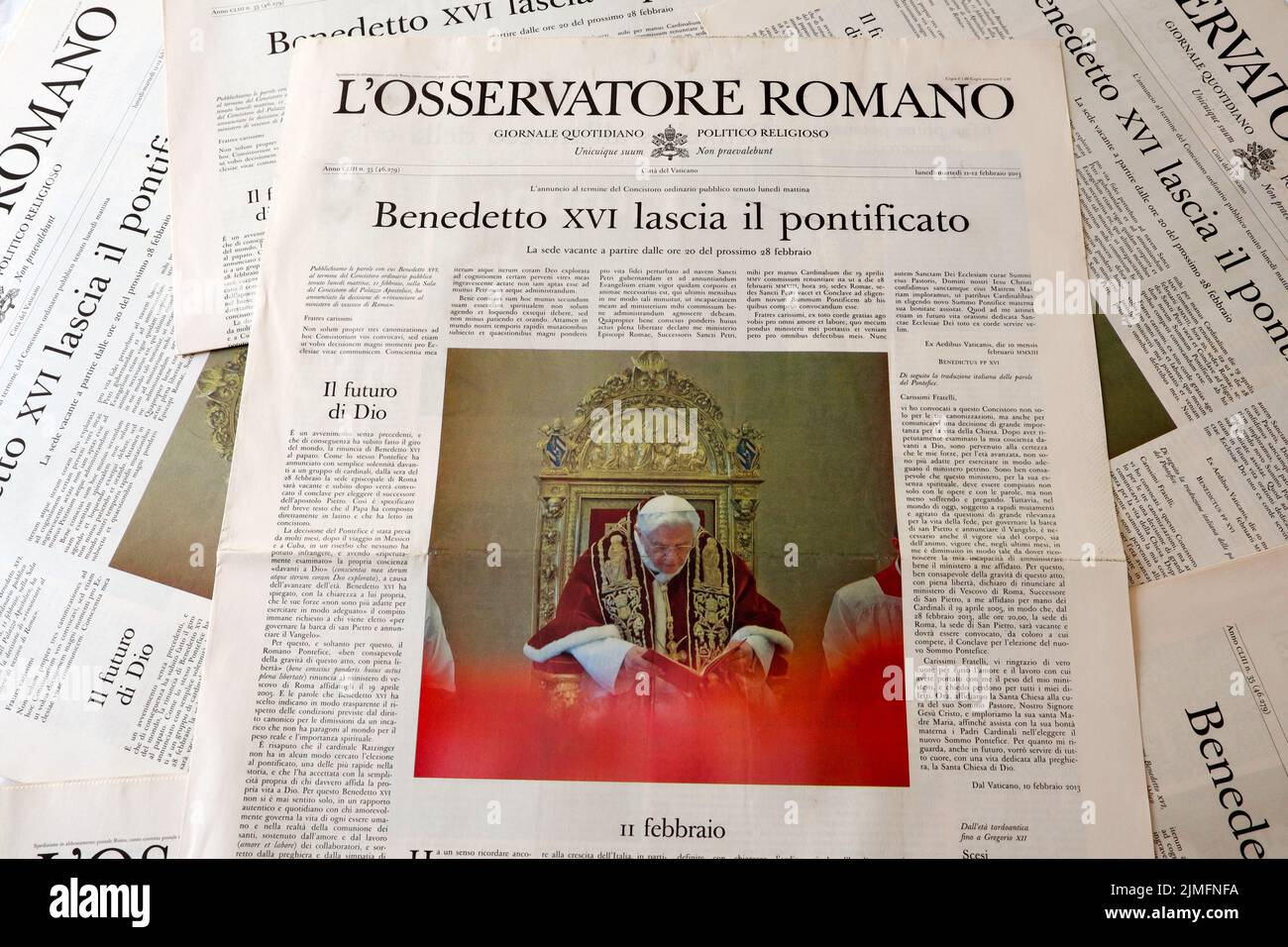 11. Februar 2013: Rücktritt VON PAPST Benedikt XVI., Offizielle Vatikanische Zeitung L'Osservatore Romano Stockfoto