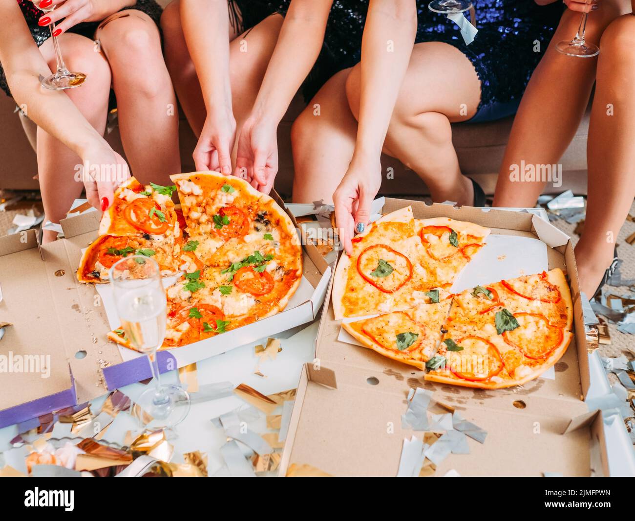 Geburtstagsfeier besonderen Anlass Mädchen Pizza Stockfoto