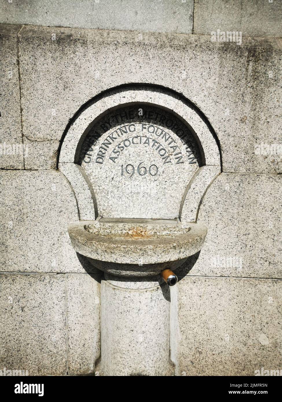 Öffentlicher Trinkbrunnen, der 1960 auf der Ostseite des Trafalgar Square, London, England, Großbritannien, installiert wurde Stockfoto