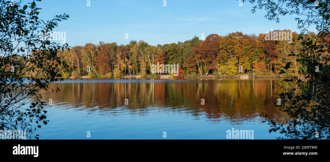 Ein sonniger Herbsttag auf dem sechs Seenplateau in Duisburg Stockfoto