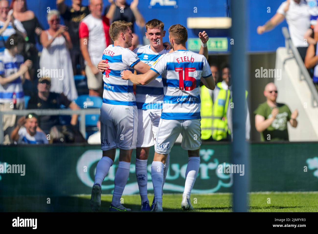 Jimmy Dunne führt QPR 2-0 vor und feiert während des Sky Bet Championship-Spiels zwischen Queens Park Rangers und Middlesbrough Loftus Road Stadium., London am Samstag, 6.. August 2022. (Kredit: Ian Randall | MI News) Kredit: MI News & Sport /Alamy Live News Stockfoto