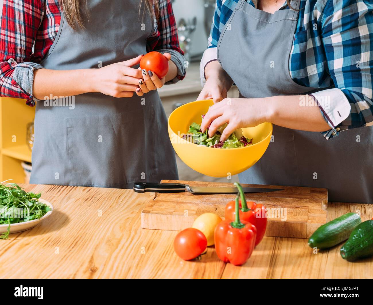 Kochen Hobby Frauen Salat gesunde vegetarische Ernährung Stockfoto
