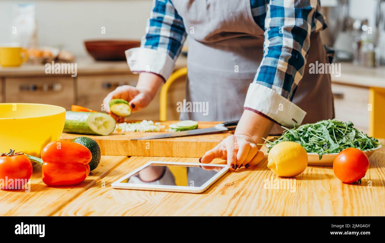 Essen Rezept elektronische Küche Buch gesunde Ernährung Stockfoto