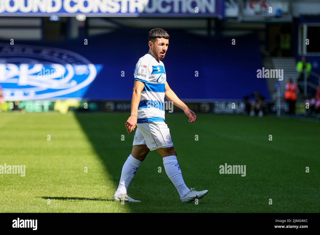 QPR's Ilias Chair während des Sky Bet Championship-Spiels zwischen Queens Park Rangers und Middlesbrough im Loftus Road Stadium., London am Samstag, 6.. August 2022. (Kredit: Ian Randall | MI News) Kredit: MI News & Sport /Alamy Live News Stockfoto