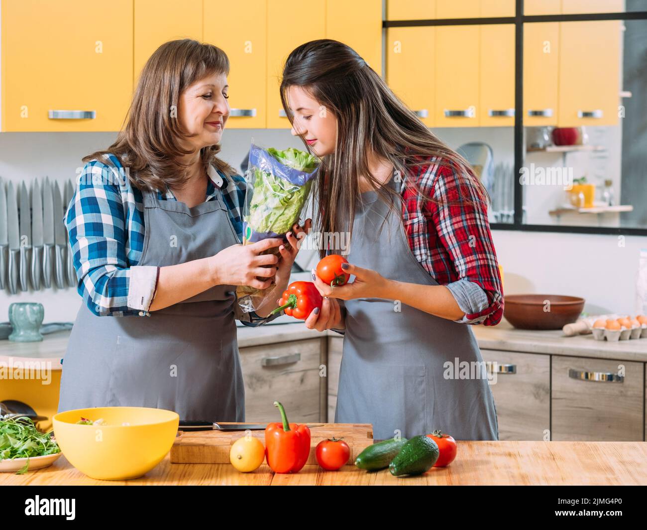 Bio-Lebensmittel Trend vegetarische Familienküche Stockfoto