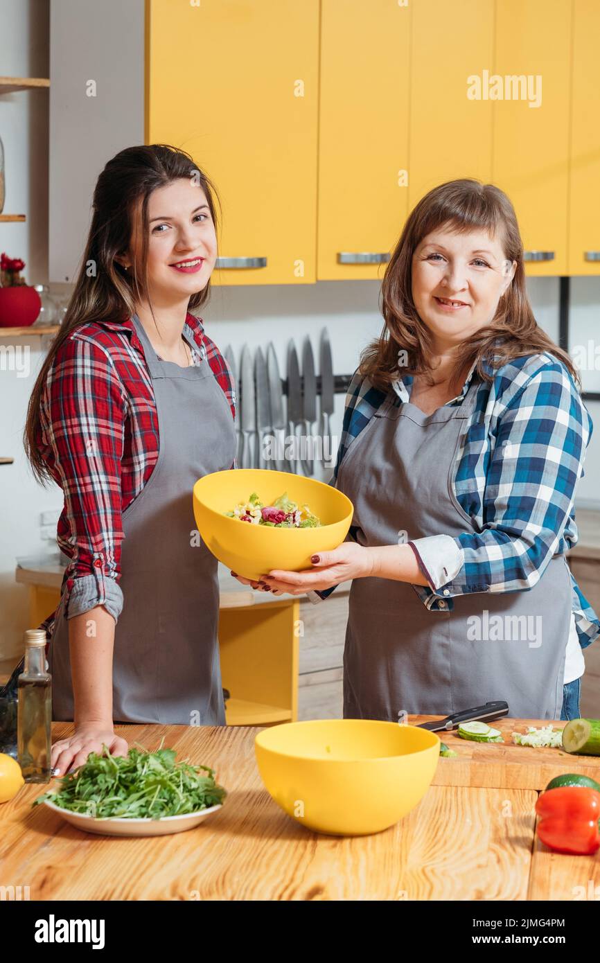 Kochen Freude glücklich vegetarische Familie Lebensstil Stockfoto