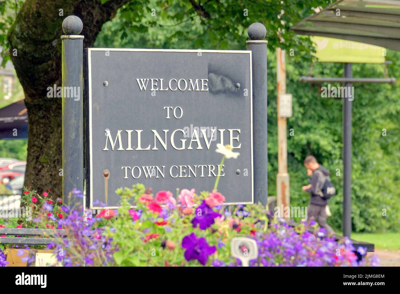 Milngavie, Glasgow, Schottland, Großbritannien 6.August 2022. Wetter in Großbritannien: Sunny sah Einheimische rund um den Stausee, der die Stadt versorgt und darüber thront, und in den Vororten ein hübsches kleines Stadtzentrum, das wie überall leidet. Credit Gerard Ferry/Alamy Live News Stockfoto