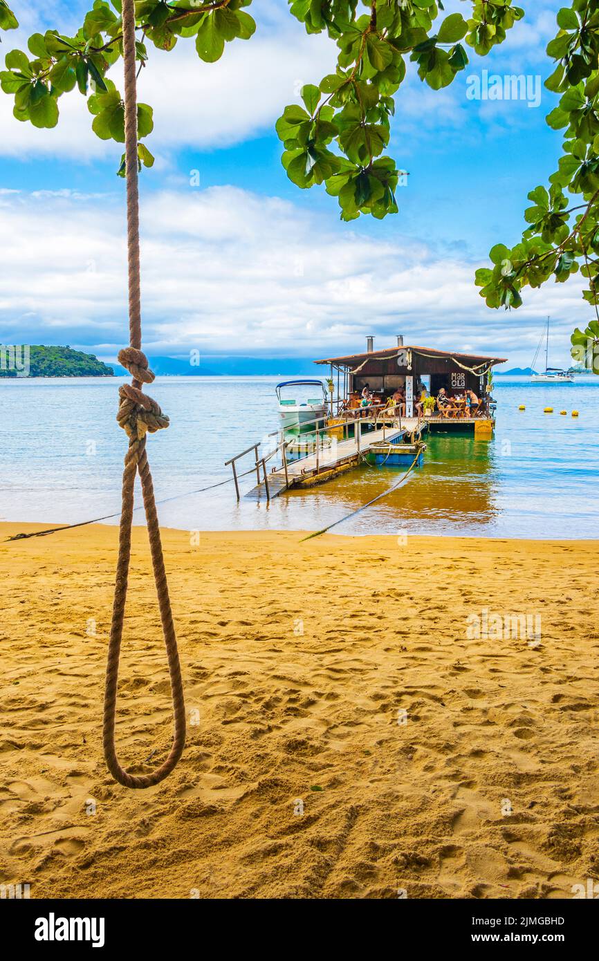 Mangrove und Pouso Strand mit Schwimmbad Restaurant Ilha Grande Brasilien. Stockfoto