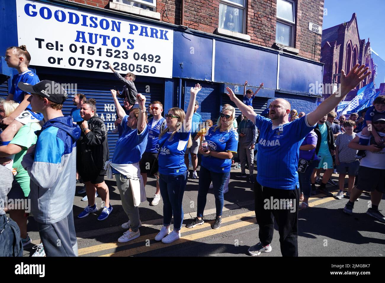 Everton-Fans vor dem Premier League-Spiel im Goodison Park, Liverpool. Bilddatum: Samstag, 6. August 2022. Stockfoto