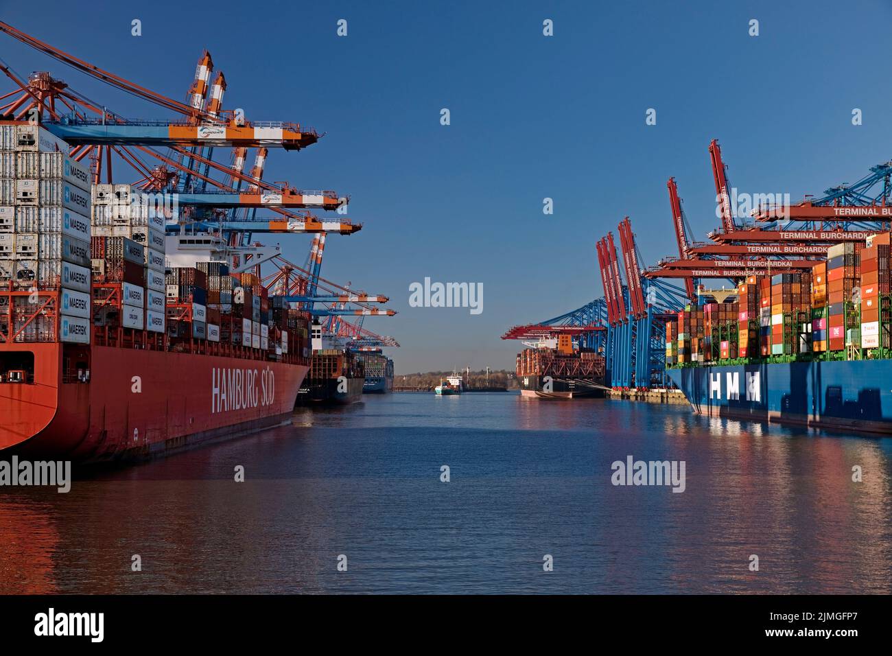 Containerschiffe am Containerterminal Eurogate und Burchardkai, Hamburg, Deutschland, Europa Stockfoto