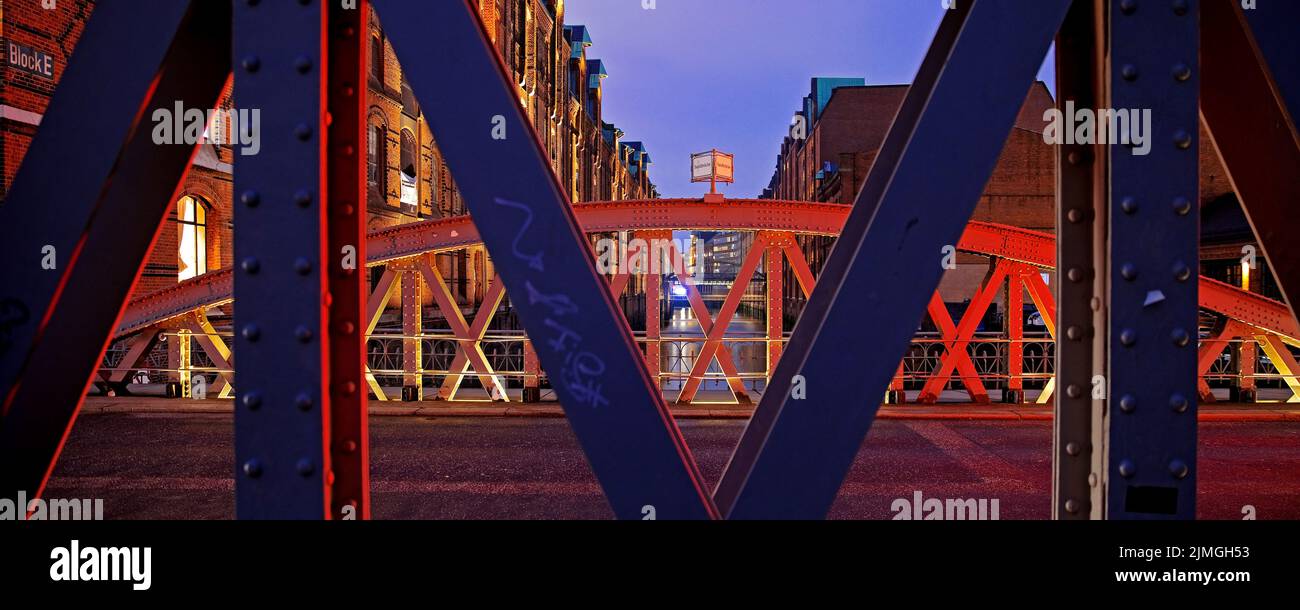 Blick von der Sandbrücke in der Brooksfleet am Abend, Speicherstadt, Hamburg, Deutschland, Europa Stockfoto