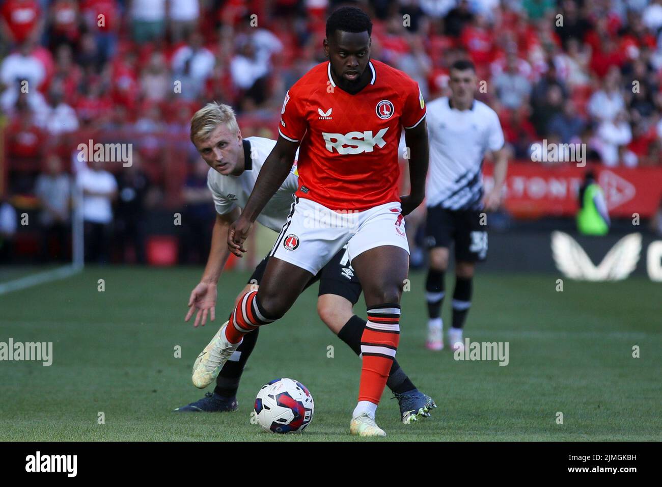 Diallang Jaiyesimi von Charlton Athletic beim Spiel der Sky Bet League 1 zwischen Charlton Athletic und Derby County am Samstag, dem 6.. August 2022, im The Valley, London. (Kredit: Tom West | MI News) Kredit: MI Nachrichten & Sport /Alamy Live News Stockfoto