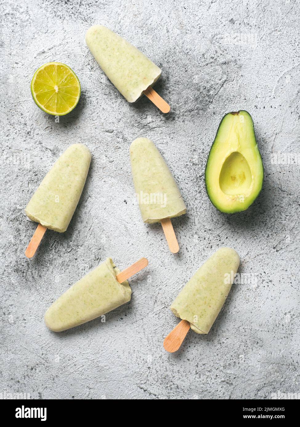 Avocado-Limettenpopsicle, Kopierraum Stockfoto