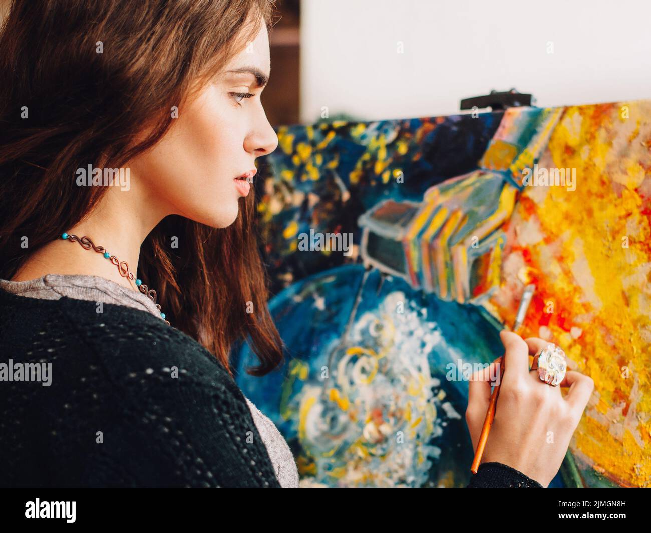 Hobby Freizeit Maler schaffen abstrakte Kunstwerke Stockfoto