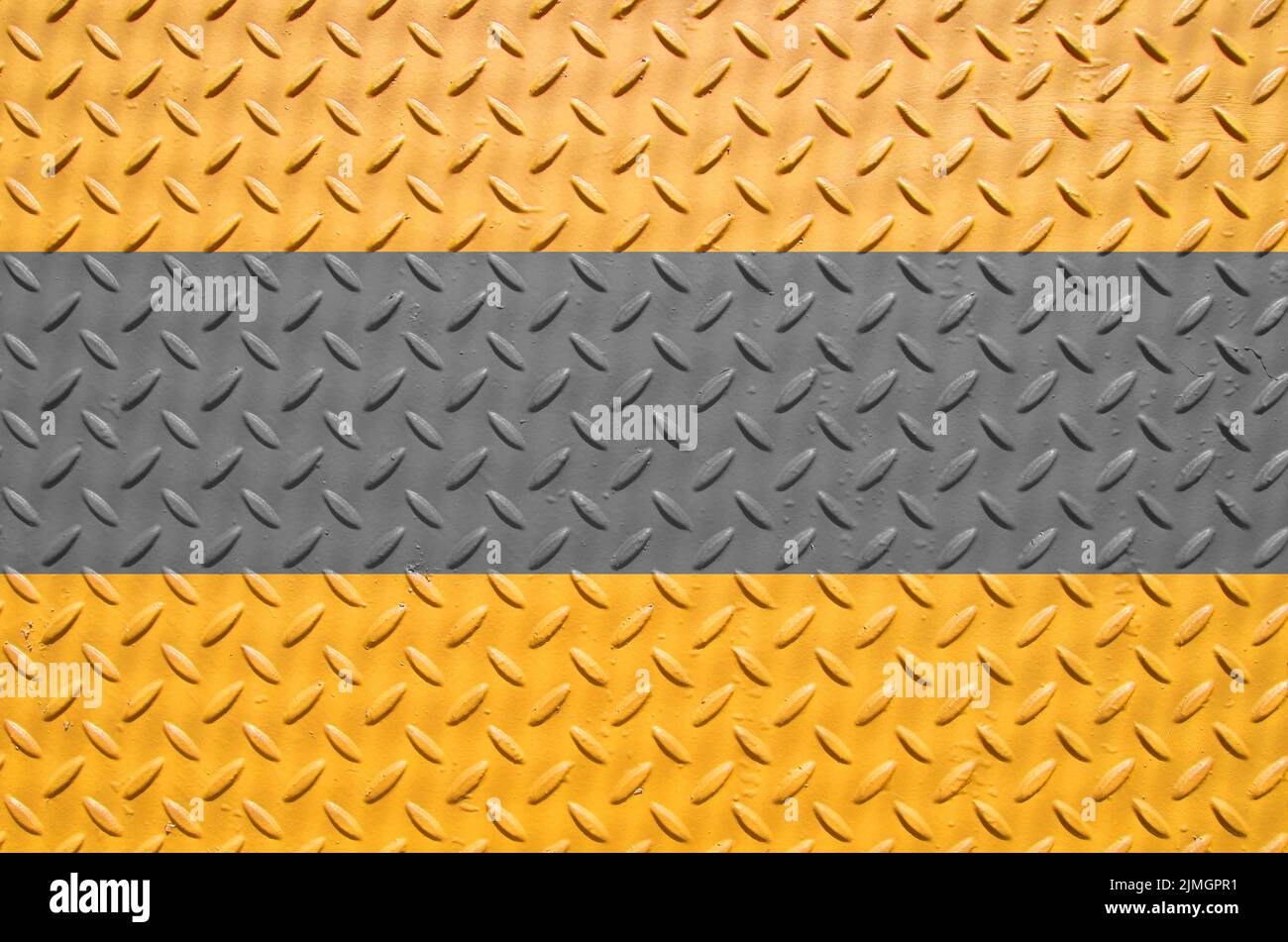 Gelb mit grauem gestrichenen Stahlblech mit strukturiertem Bodenmuster Stockfoto