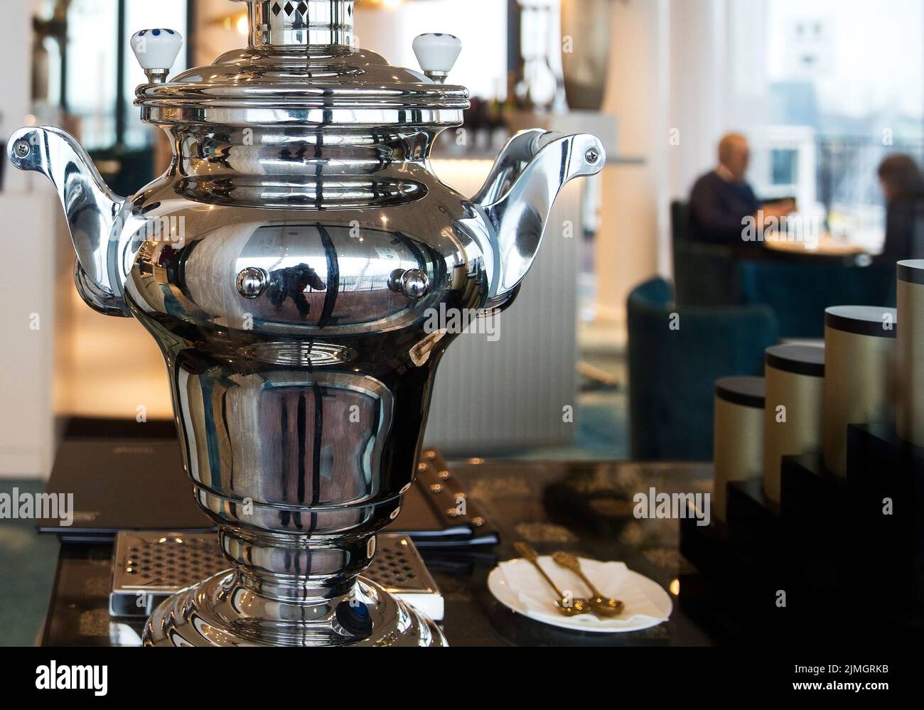 Blick von der Plaza Aussichtsplattform der Elbphilharmonie in ein Café, Hamburg, Deutschland, Europa Stockfoto