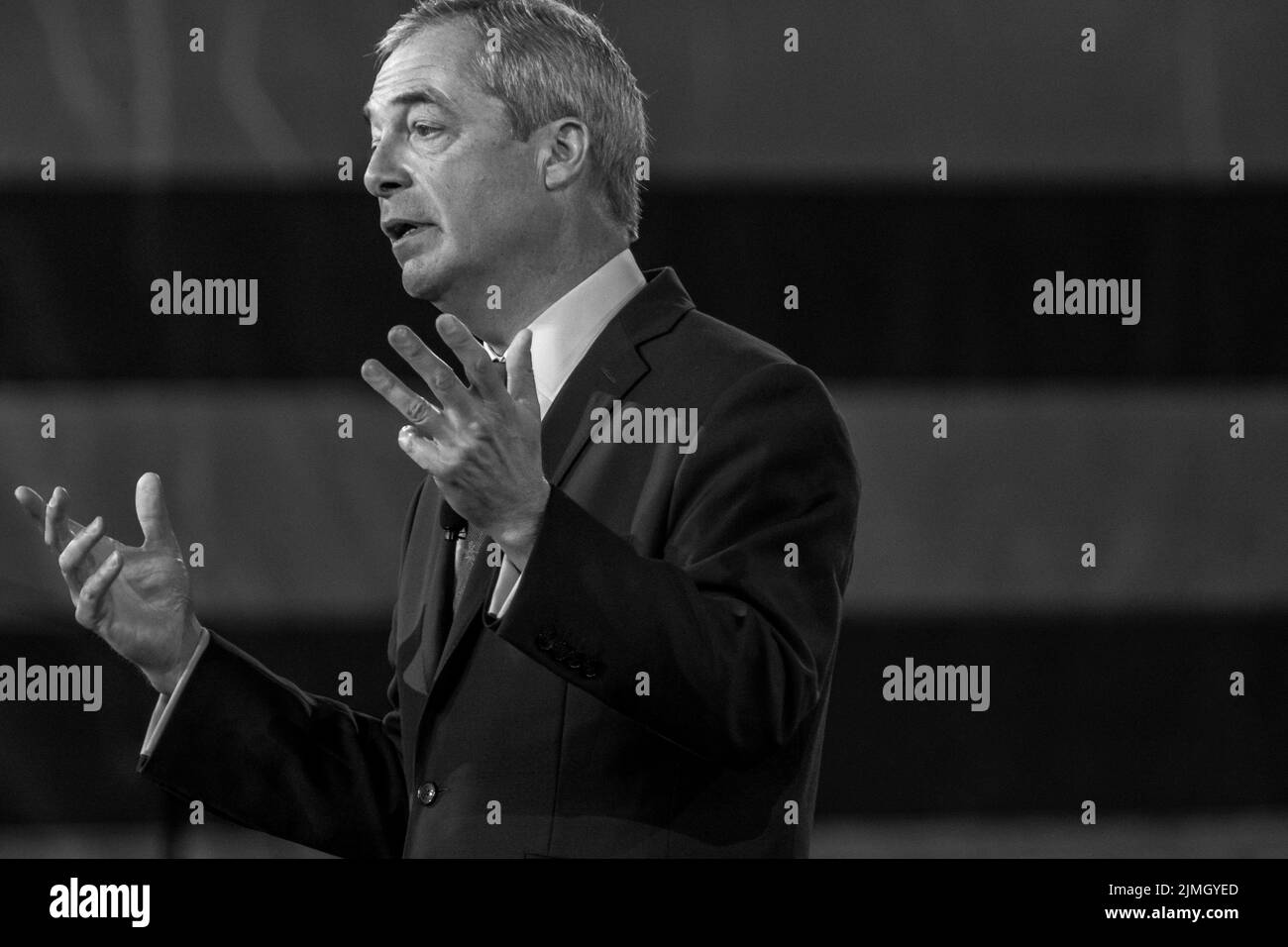 Dallas, Texas, USA. 6. August 2022. Nigel Farage, Host of Farage, GB News, spricht am dritten Tag der Convention mit CPAC Texas 2022. 08/06/2022, die CPAC Texas, die konservative politische Aktionskonferenz 2022, fand im Hilton Anatole in Dallas, Texas, statt. Nigel Farage: „Trump ist der Führer, der diese Welt führt. (Bild: © Chris Rusanowsky/ZUMA Press Wire) Stockfoto